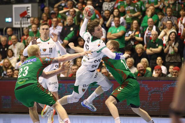 28.03.2026, xtgx, Handball, Daikin HBL, SC Magdeburg - Füchse Berlin v.l. Nils Lichtlein (Berlin, 17) wirft Tor, Torschuetze, erzielt Tor, Treffer, scores the goal Magdeburg