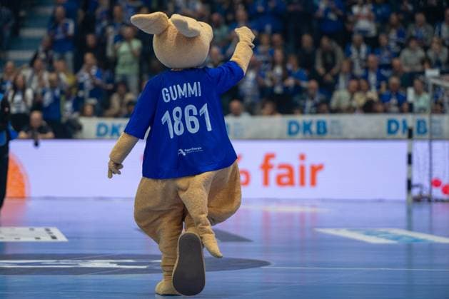 Gummi, Maskottchen, VfL Gummersbach vs. TSV Hannover-Burgdorf, Daikin Handball Bundesliga, Herren , 26. Spieltag, 28.03.2026 Gummersbach NRW Deutschland