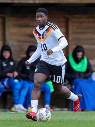 Jeremiah Dennit Mensah (Germany) kontrolliert den Ball, European Under-19 Championship 2027 Round 1, Germany v Israel, Sportschule am 28. March 2026 in Lindabrunn, Oesterreich. (Foto von Marco Steinbrenner DeFodi Images) Jeremiah Dennit Mensah (Germany) controls the ball, European Under-19 Championship 2027 Round 1, Germany v Israel, Sportschule, March 28, 2026 in Lindabrunn, Austria. (Photo by Marco Steinbrenner DeFodi Images) - *** Jeremiah Dennit Mensah Germany controls the ball, European Under 19 Championship 2027 Round 1, Germany v Israel, Sportschule on March 28, 2026 in Lindabrunn, Austria Photo by Marco Steinbrenner DeFodi Images Jeremiah Dennit Mensah Germany controls the ball, European Under 19 Championship 2027 Round 1, Germany v Israel, Sportschule, March 28, 2026 in Lindabrunn, Austria Photo by Marco Steinbrenner DeFodi Images