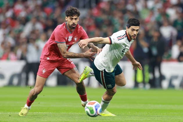 International Friendly, Länderspiel, Nationalmannschaft - Mexico vs. Portugal Raul Alonso Jimenez (R) of Mexico in action against Samuel de Almeida Costa (L) of Portugal during a friendly international soccer match between Mexico and Portugal at Banorte Stadium in Mexico City, Mexico, 28 March 2026. Mexico City Mexico  Copyright: xAlexxCruzx
