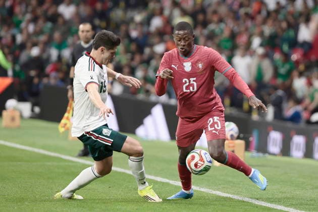 International Friendly, Länderspiel, Nationalmannschaft - Mexico vs. Portugal Israel Reyes (L) of Mexico in action against Nuno Mendes (R) of Portugal during a friendly international soccer match between Mexico and Portugal at Banorte Stadium in Mexico City, Mexico, 28 March 2026. Mexico City Mexico  Copyright: xJoséxMéndezx