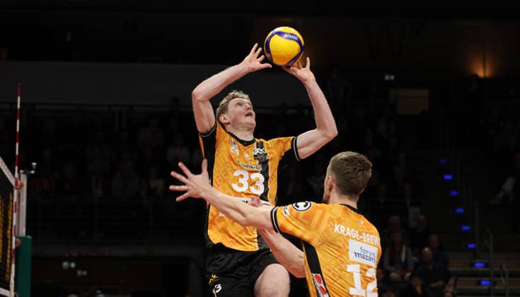 Fedor Ivanov am Ball, Florian Krage Brewitz Spielszene Aktion Volleyball Bundesliga Playoff Viertelfinale Herren Saison 2025 2026 28.03.2026 BR Volleys Berlin BRV vs Netzhoppers KW Königswusterhausen