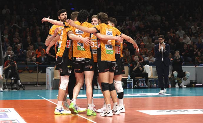 Jake Hanes, Florian Krage Brewitz, Nolan Flexen, Fedor Ivanov, Matthew Knigge, Ruben Schott jubelt nach Punktgewinn Freude Emotion Jubel Volleyball Bundesliga Playoff Viertelfinale Herren Saison 2025 2026 28.03.2026 BR Volleys Berlin BRV vs Netzhoppers KW Königswusterhausen