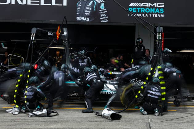F1 - JAPANESE GRAND PRIX 2026 12 KIMI ANTONELLI Andrea (ita), Mercedes AMG F1 Team W17, action, pitlane, pitstop during the Formula 1 Japanese Grand Prix 2026, 3rd round of the 2026 Formula One World Championship, WM, Weltmeisterschaft from March 27 to 29, 2026 on the Suzuka Circuit, in Suzuka, Japan - SuzukaJapan Copyright: xDPPIx