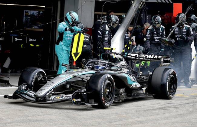 Formula One Japanese Grand Prix - Race Mercedes driver Andrea Kimi Antonelli of Italy drives off following a pitstop during the Formula 1 Japanese Grand Prix at the Suzuka International Racing Course racetrack in Suzuka, Japan, 29 March 2026. SUZUKA Japan  Copyright: xFRANCKxROBICHONx xPOOLx
