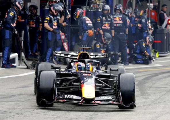 Formula One Japanese Grand Prix - Race Red Bull Racing driver Max Verstappen of Netherlands drives off following a pitstop during the Formula 1 Japanese Grand Prix at the Suzuka International Racing Course racetrack in Suzuka, Japan, 29 March 2026. SUZUKA Japan  Copyright: xFRANCKxROBICHONx xPOOLx