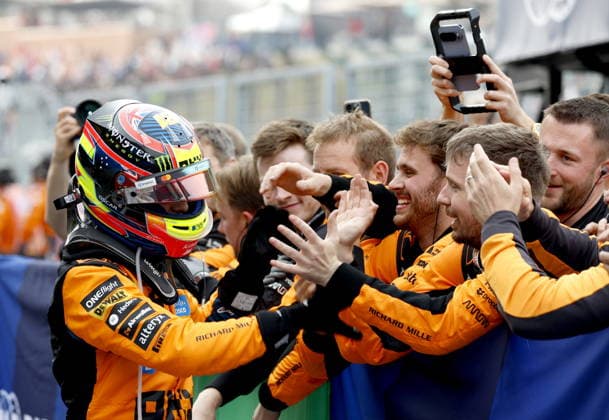 Formula One Japanese Grand Prix - Race McLaren driver Oscar Piastri of Australia celebrates with the team after placing second in the Formula 1 Japanese Grand Prix at the Suzuka International Racing Course racetrack in Suzuka, Japan, 29 March 2026. SUZUKA Japan  Copyright: xFRANCKxROBICHONx