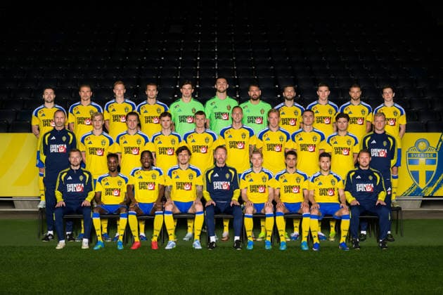 260329 Players and coaching staff of the Swedish national football team pose for a team photo on March 29, 2026 in Stockholm. Top row, left to right: Gabriel Gudmundsson, Carl Starfelt, Hugo Larsson, Benjamin Nygren, goalkeeper Melker Ellborg, goalkeeper Noel Törnqvist, goalkeeper Kristoffer Nordfeldt, Jesper Karlström, Viktor Gyökeres, Gustav Lundgren and Elliot Stroud. Middle row: Assistant coach Andreas Georgson, Lucas Bergvall, Mattias Svanberg, Williot Swedberg, Eric Smith, Gustaf Nilsson, Herman Johansson, Gustaf Lagerbielke, Besfort Zeneli and goaltender coach Linus Kandolin. Bottom row: Assistant coach Sebastian Larsson, Taha Abdi Ali, Anthony Elanga, Victor Nilsson Lindelöf, head coach Graham Potter, Daniel Svensson, Yasin Ayari, Roony Bardghji and assistant coach Björn Hamberg. Editors note: Picture has been retouched and background objects removed. Photo: Joel Marklund BILDBYRAN kod JM JM0812 bbeng fotboll football soccer fotball vm-kval FIFA World Cup, WM, Weltmeisterschaft, Fussball qualifier lagbild team photo sverige sweden sverige a Copyright: JOELxMARKLUND BB260329JM001