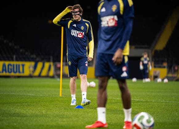 260329 Victor Nilsson Lindelöf of the Swedish national football team at a training session on March 29, 2026 in Stockholm. Photo: Johanna Säll BILDBYRAN kod JL JL0610 fotboll football soccer fotball vm-kval kval FIFA World Cup, WM, Weltmeisterschaft, Fussball qualifier qualifier träning practice training sverige sweden sverige a bbeng Copyright: JOHANNAxSÄLL BB260329BB662