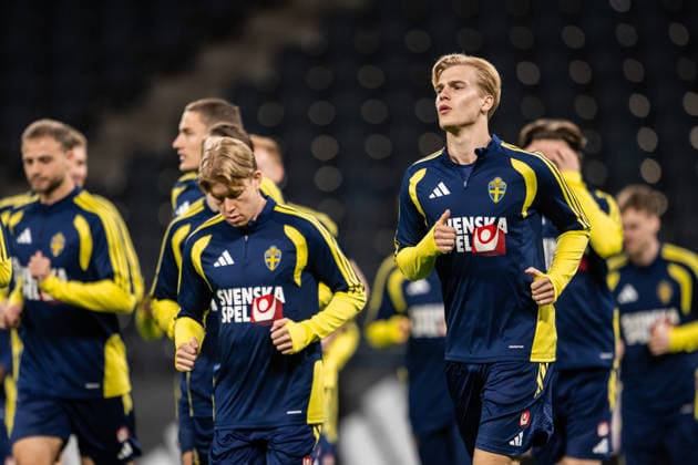 260329 Daniel Svensson and Viktor Gyökeres of the Swedish national football team at a training session on March 29, 2026 in Stockholm. Photo: Johanna Säll BILDBYRAN kod JL JL0610 fotboll football soccer fotball vm-kval kval FIFA World Cup, WM, Weltmeisterschaft, Fussball qualifier qualifier träning practice training sverige sweden sverige a bbeng Copyright: JOHANNAxSÄLL BB260329BB674