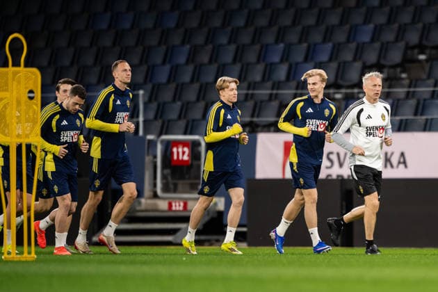 260329 Daniel Svensson and Lucas Bergvall of the Swedish national football team at a training session on March 29, 2026 in Stockholm. Photo: Johanna Säll BILDBYRAN kod JL JL0610 fotboll football soccer fotball vm-kval kval FIFA World Cup, WM, Weltmeisterschaft, Fussball qualifier qualifier träning practice training sverige sweden sverige a bbeng Copyright: JOHANNAxSÄLL BB260329BB675
