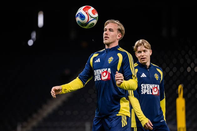 260329 Herman Johansson and Daniel Svensson of the Swedish national football team at a training session on March 29, 2026 in Stockholm. Photo: Johanna Säll BILDBYRAN kod JL JL0610 fotboll football soccer fotball vm-kval kval FIFA World Cup, WM, Weltmeisterschaft, Fussball qualifier qualifier träning practice training sverige sweden sverige a bbeng Copyright: JOHANNAxSÄLL BB260329BB676