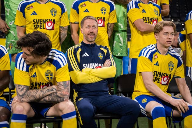 260329 Victor Nilsson Lindelöf, head coach Graham Potter and Daniel Svensson of the Swedish national football team during a team photo session on March 29, 2026 in Stockholm. Photo: Johanna Säll BILDBYRAN kod JL JM0812 bbeng fotboll football soccer fotball vm-kval FIFA World Cup, WM, Weltmeisterschaft, Fussball qualifier lagbild team photo sverige sweden sverige a Copyright: JOHANNAxSÄLL BB260329BB690