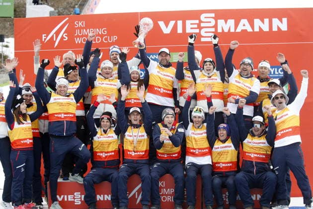 FIS Ski jumping, Skispringen, Ski, nordisch World Cup in Planica The Austrian team celebrates on the podium after the medal ceremony for the winners of FIS Ski Jumping Overall standings at the FIS Ski Jumping World Cup in Planica, Slovenia,, 29 March 2026. PLANICA Slovenia  Copyright: xANTONIOxBATx