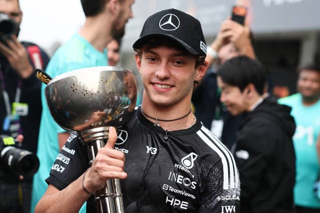 F1 Japanese Grand Prix 2026 Andrea Kimi Antonelli of Mercedes celebrates with the team after the Formula 1 Japanese Grand Prix at Suzuka Circuit in Suzuka, Japan on March 29, 2026. Suzuka Japan  Copyright: xJakubxPorzyckix originalFilename:porzycki-f1japane260329_np9FF.jpg