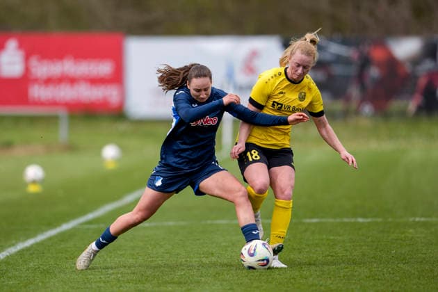 v.li.: Leni Wileschek (TSG II, 13), Anne Wagner (Weinberg, 18), Zweikampf, Spielszene, Duell, duel, tackle, tackling, Dynamik, Action, Aktion, 29.03.2026, St. Leon-Rot (Deutschland), Fussball, Frauen, Regionalliga Süd, TSG 1899 Hoffenheim U20 - SV 67 Weinberg, 29.03.2026, St. Leon-Rot (Deutschland), Fussball, Frauen, Regionalliga Süd, TSG 1899 Hoffenheim U20 - SV 67 Weinberg, DFB DFL REGULATIONS PROHIBIT ANY USE OF PHOTOGRAPHS AS IMAGE SEQUENCES AND OR QUASI-VIDEO.