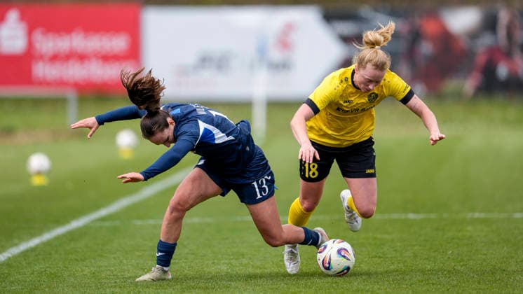 v.li.: Leni Wileschek (TSG II, 13), Anne Wagner (Weinberg, 18), Zweikampf, Spielszene, Duell, duel, tackle, tackling, Dynamik, Action, Aktion, 29.03.2026, St. Leon-Rot (Deutschland), Fussball, Frauen, Regionalliga Süd, TSG 1899 Hoffenheim U20 - SV 67 Weinberg, 29.03.2026, St. Leon-Rot (Deutschland), Fussball, Frauen, Regionalliga Süd, TSG 1899 Hoffenheim U20 - SV 67 Weinberg, DFB DFL REGULATIONS PROHIBIT ANY USE OF PHOTOGRAPHS AS IMAGE SEQUENCES AND OR QUASI-VIDEO.