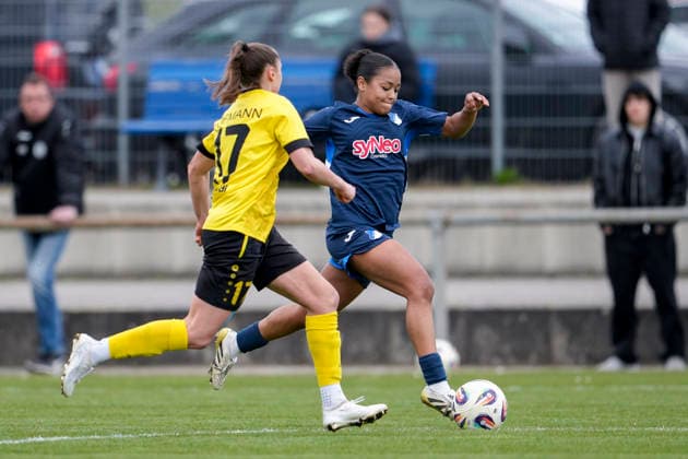 v.li.: Sara Hofmann (Weinberg, 17), Maimouna Stein (TSG II, 11), Zweikampf, Spielszene, Duell, duel, tackle, tackling, Dynamik, Action, Aktion, 29.03.2026, St. Leon-Rot (Deutschland), Fussball, Frauen, Regionalliga Süd, TSG 1899 Hoffenheim U20 - SV 67 Weinberg, 29.03.2026, St. Leon-Rot (Deutschland), Fussball, Frauen, Regionalliga Süd, TSG 1899 Hoffenheim U20 - SV 67 Weinberg, DFB DFL REGULATIONS PROHIBIT ANY USE OF PHOTOGRAPHS AS IMAGE SEQUENCES AND OR QUASI-VIDEO.