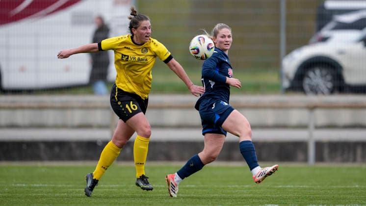 v.li.: Meike Bohn (Weinberg, 16), Nadine Bitzer (TSG II, 15), Zweikampf, Spielszene, Duell, duel, tackle, tackling, Dynamik, Action, Aktion, 29.03.2026, St. Leon-Rot (Deutschland), Fussball, Frauen, Regionalliga Süd, TSG 1899 Hoffenheim U20 - SV 67 Weinberg, 29.03.2026, St. Leon-Rot (Deutschland), Fussball, Frauen, Regionalliga Süd, TSG 1899 Hoffenheim U20 - SV 67 Weinberg, DFB DFL REGULATIONS PROHIBIT ANY USE OF PHOTOGRAPHS AS IMAGE SEQUENCES AND OR QUASI-VIDEO.