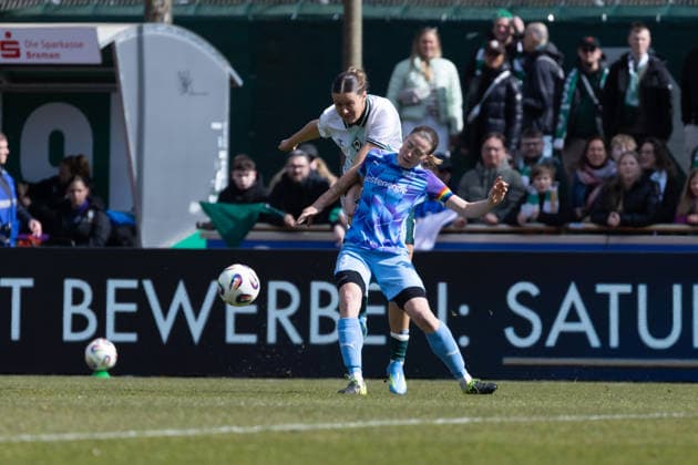 Deutschland: Fußball Google Pixel Frauen- Bundesliga 2025 26, 22. Spieltag - SV Werder Bremen vs SGS Essen - Weserstadion Platz 11 (Bremen): Lena Ostermeier (SGS Essen, 18) Larissa Mühlhaus Larissa Muhlhaus (SV Werder Bremen, 7) Copyright: xAylinxKreutzsteinx