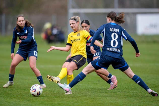 v.li.: Leni Wileschek (TSG II, 13), Anna Hofrichter (Weinberg, 12), Sara Sahiti (TSG II, 10), Ann-Sophie Braun (TSG II, 8), Zweikampf, Spielszene, Duell, duel, tackle, tackling, Dynamik, Action, Aktion, 29.03.2026, St. Leon-Rot (Deutschland), Fussball, Frauen, Regionalliga Süd, TSG 1899 Hoffenheim U20 - SV 67 Weinberg, 29.03.2026, St. Leon-Rot (Deutschland), Fussball, Frauen, Regionalliga Süd, TSG 1899 Hoffenheim U20 - SV 67 Weinberg, DFB DFL REGULATIONS PROHIBIT ANY USE OF PHOTOGRAPHS AS IMAGE SEQUENCES AND OR QUASI-VIDEO.
