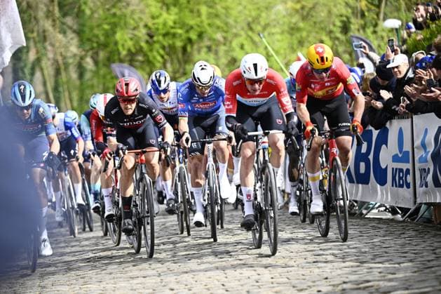 Italian Matteo Trentin of Tudor Pro Cycling Team and Dutch Mathieu van der Poel of Alpecin-Premier Tech pictured in action on Kemmelberg during the men elite Middelkerke-Wevelgem - In Flanders Fields one day cycling race, 240.8 km from Middelkerke to Wevelgem, on Sunday 29 March 2026. JASPERxJACOBS  x169248015x