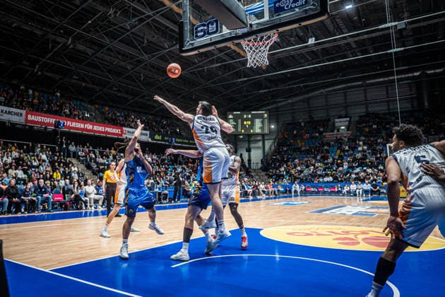 29.03.2026, xhfmx, Basketball easyCredit BBL Bundesliga, Frankfurt Skyliners - Rostock Seawolves v.l. Tyger Campbell (Skyliners Frankfurt), Owen Klassen (Rostock Seawolves) (DFL DFB REGULATIONS PROHIBIT ANY USE OF PHOTOGRAPHS as IMAGE SEQUENCES and or QUASI-VIDEO) Frankfurt am Main