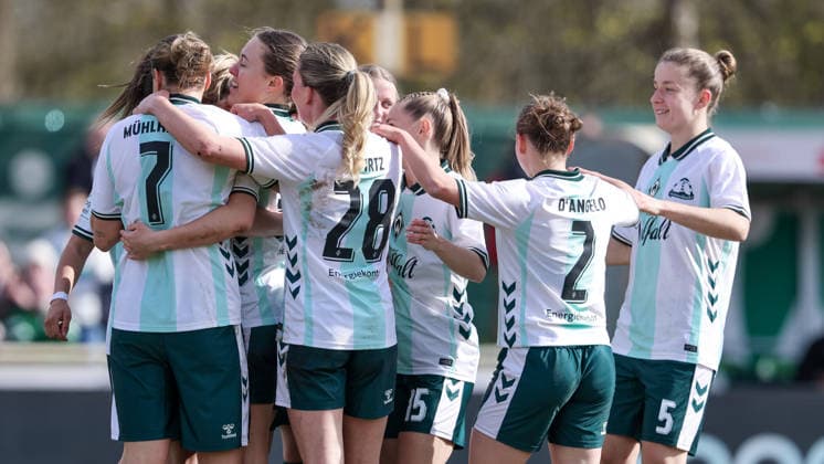Spielerinnen des SV Werder Bremen mit Torjubel, Jubel, jubeln, jubelt, optimistisch, Spielszene, Highlight, Freude über das Tor zum 1:0, DIE DFB-RICHTLINIEN UNTERSAGEN JEGLICHE NUTZUNG VON FOTOS ALS SEQUENZBILDER UND ODER VIDEOÄHNLICHE FOTOSTRECKEN. DFB REGULATIONS PROHIBIT ANY USE OF PHOTOGRAPHS AS IMAGE SEQUENCES AND OR QUASI-VIDEO., 29.03.2026, Bremen (Deutschland), Fussball, Google Pixel Frauen-Bundesliga, SV Werder Bremen - SGS Essen
