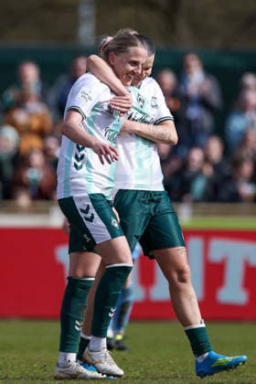 v.li.: Torschützin Lina Hausicke (SV Werder Bremen, 18) und Larissa Mühlhaus (SV Werder Bremen, 7) mit Torjubel, Jubel, jubeln, jubelt, optimistisch, Spielszene, Highlight, Freude über das Tor zum 2:0, DIE DFB-RICHTLINIEN UNTERSAGEN JEGLICHE NUTZUNG VON FOTOS ALS SEQUENZBILDER UND ODER VIDEOÄHNLICHE FOTOSTRECKEN. DFB REGULATIONS PROHIBIT ANY USE OF PHOTOGRAPHS AS IMAGE SEQUENCES AND OR QUASI-VIDEO., 29.03.2026, Bremen (Deutschland), Fussball, Google Pixel Frauen-Bundesliga, SV Werder Bremen - SGS Essen