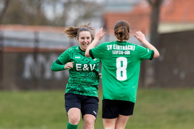 Regionalliga Nordost Frauen: 1. FFV Erfurt vs. SV Eintracht Leipzig-Südk; Erfurt; 29.03.2026 Jubel, 0:1 durch Carla Ruf ( 8; SV Eintracht Leipzig-Süd) und Maleen Jankowski ( 13; SV Eintracht Leipzig-Süd) (links) Regionalliga Nordost Frauen: 1. FFV Erfurt vs. SV Eintracht Leipzig-Süd; Sportforum Johannesplatz Erfurt; 29.03.2026 Copyright: xBEAUTIFULxSPORTS Duehringx