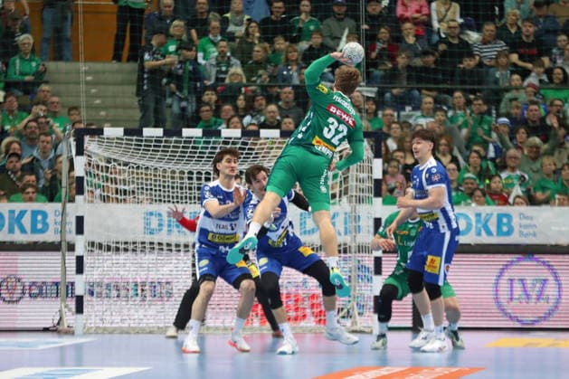 Handball DAIKIN HBL, SC DHfK Leipzig - ThSV Eisenach; 29.03.2026 Franz Semper (32, SC DHfK Leipzig) steigt im Rückraum hoch. Handball, DAIKIN HBL, 1. Bundesliga, Saison 2025 2026, 26. Spieltag: SC DHfK Leipzig vs. ThSV Eisenach am 29.03.2026 in der Quarterback Immobilien Arena Leipzig. Copyright: xBEAUTIFULxSPORTS JanxKaeferx