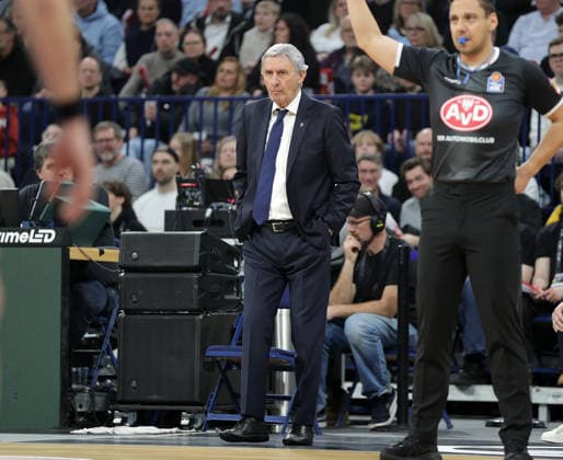 Headcoach Svetislav Pesic enttaeuscht Basketball, Herren, Saison 2025 2026, easyCredit Basketball-Bundesliga, Basketball, Veolia Hamburg Towers gegen FC Bayern Muenchen