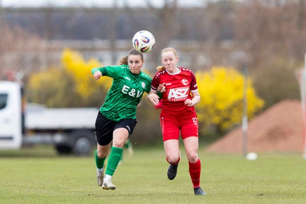 Regionalliga Nordost Frauen: 1. FFV Erfurt vs. SV Eintracht Leipzig-Südk; Erfurt; 29.03.2026 Maleen Jankowski ( 13; SV Eintracht Leipzig-Süd) gegen Pia Huck ( 21; 1. FFV Erfurt) Regionalliga Nordost Frauen: 1. FFV Erfurt vs. SV Eintracht Leipzig-Süd; Sportforum Johannesplatz Erfurt; 29.03.2026 Copyright: xBEAUTIFULxSPORTS Duehringx