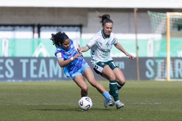 Deutschland: Fußball Google Pixel Frauen- Bundesliga 2025 26, 22. Spieltag - SV Werder Bremen vs SGS Essen - Weserstadion Platz 11 (Bremen): Ella Touon (SGS Essen, 32) Maja Sternad (SV Werder Bremen, 11) Copyright: xAylinxKreutzsteinx