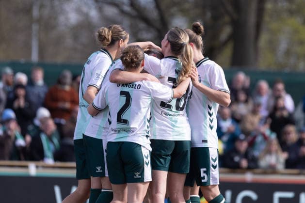 Deutschland: Fußball Google Pixel Frauen- Bundesliga 2025 26, 22. Spieltag - SV Werder Bremen vs SGS Essen - Weserstadion Platz 11 (Bremen): Lina Hausicke (SV Werder Bremen, 18) Larissa Mühlhaus Larissa Muhlhaus (SV Werder Bremen, 7) Jubel, Emotionen, Freude Copyright: xAylinxKreutzsteinx