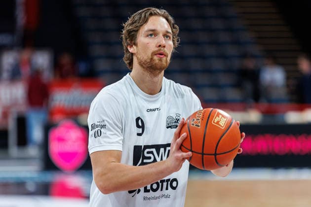 Marco Hollersbacher (Vet-Concept Gladiators Trier, 09), Einzelbild, Einzelfoto, Portrait, Portraet, Aufwaermen, warm up, vor Spielbeginn, BMA365 Bamberg Baskets vs. Vet-Concept Gladiators Trier, Basketball, easyCredit BBL, 26. Spieltag, 29.03.2026 BMA365 Bamberg Baskets vs. Vet-Concept Gladiators Trier, Basketball, easyCredit BBL, 26. Spieltag, 29.03.2026 Bamberg Copyright: xEibner-Pressefoto G.xSantemizx EP_EER