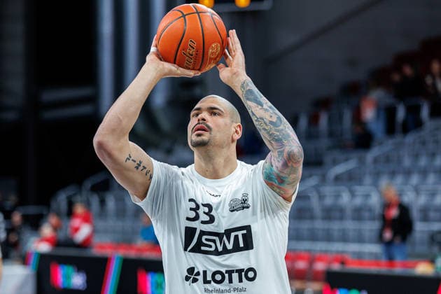 Maik Zirbes (Vet-Concept Gladiators Trier, 33), Einzelbild, Einzelfoto, Portrait, Portraet, Aufwaermen, warm up, vor Spielbeginn, BMA365 Bamberg Baskets vs. Vet-Concept Gladiators Trier, Basketball, easyCredit BBL, 26. Spieltag, 29.03.2026 BMA365 Bamberg Baskets vs. Vet-Concept Gladiators Trier, Basketball, easyCredit BBL, 26. Spieltag, 29.03.2026 Bamberg Copyright: xEibner-Pressefoto G.xSantemizx EP_EER