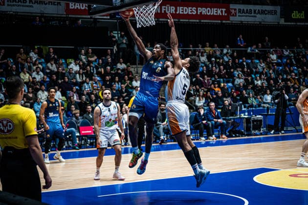 29.03.2026, xhfmx, Basketball easyCredit BBL Bundesliga, Frankfurt Skyliners - Rostock Seawolves v.l. William Christmas (Skyliners Frankfurt), DÂ Shawn Schwartz (Rostock Seawolves) (DFL DFB REGULATIONS PROHIBIT ANY USE OF PHOTOGRAPHS as IMAGE SEQUENCES and or QUASI-VIDEO) Frankfurt am Main