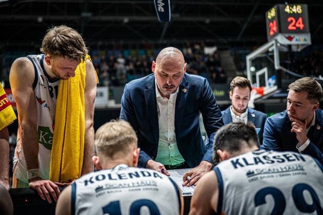 29.03.2026, xhfmx, Basketball easyCredit BBL Bundesliga, Frankfurt Skyliners - Rostock Seawolves PrzemysÅ‚aw Frasunkiewicz (Trainer Rostock Seawolves) (DFL DFB REGULATIONS PROHIBIT ANY USE OF PHOTOGRAPHS as IMAGE SEQUENCES and or QUASI-VIDEO) Frankfurt am Main
