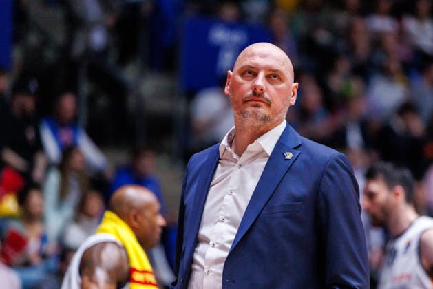 easycredit BBL, Frankfurt Skyliners - Rostock Seawolves, 29.03.2026 Trainer Przemyslaw Frasunkiewicz (Rostock Seawolves) frustriert an der Seitenlinie Spiel der easycredit BBL: Frankfurt Skyliners - Rostock Seawolves; am 26. Spieltag der Saison 25 26 in der Süwag Energie ARENA am 29.03.2026 Copyright: xBEAUTIFULxSPORTS Hahnex