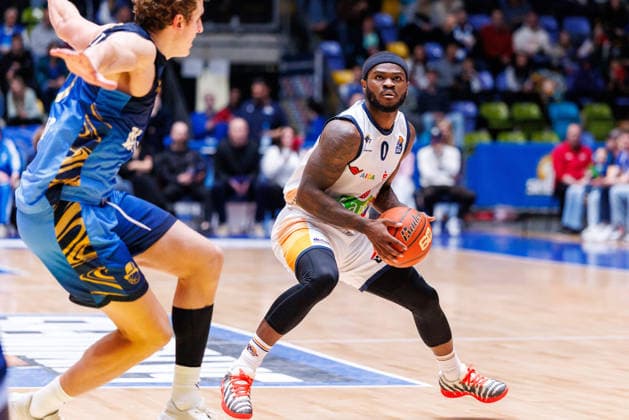 easycredit BBL, Frankfurt Skyliners - Rostock Seawolves, 29.03.2026 TJ Crockett Jr. (Rostock Seawolves, 0) fixiert den Korb Spiel der easycredit BBL: Frankfurt Skyliners - Rostock Seawolves; am 26. Spieltag der Saison 25 26 in der Süwag Energie ARENA am 29.03.2026 Copyright: xBEAUTIFULxSPORTS Hahnex
