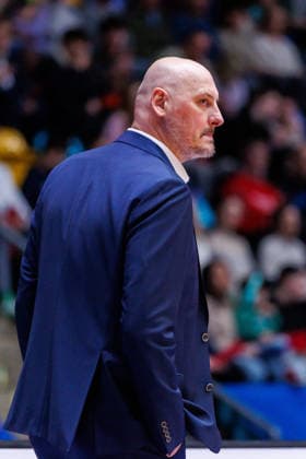 easycredit BBL, Frankfurt Skyliners - Rostock Seawolves, 29.03.2026 Trainer Przemyslaw Frasunkiewicz (Rostock Seawolves) an der Seitenlinie Spiel der easycredit BBL: Frankfurt Skyliners - Rostock Seawolves; am 26. Spieltag der Saison 25 26 in der Süwag Energie ARENA am 29.03.2026 Copyright: xBEAUTIFULxSPORTS Hahnex
