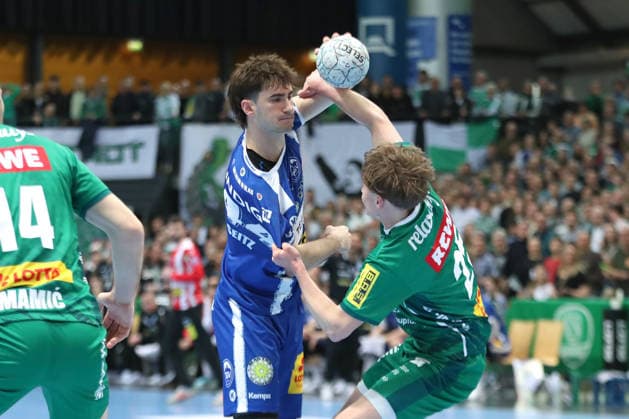 Handball DAIKIN HBL, SC DHfK Leipzig - ThSV Eisenach; 29.03.2026 Stephan Seitz (44, ThSV Eisenach) gegen Caspar Gauer (25, SC DHfK Leipzig). Handball, DAIKIN HBL, 1. Bundesliga, Saison 2025 2026, 26. Spieltag: SC DHfK Leipzig vs. ThSV Eisenach am 29.03.2026 in der Quarterback Immobilien Arena Leipzig. Copyright: xBEAUTIFULxSPORTS JanxKaeferx