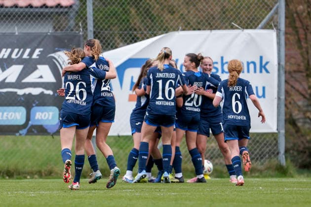 Spielerinnen der TSG 1899 Hoffenheim II (U20), jubeln über das Tor zum 1:0, Jubel, Torjubel, Torerfolg, celebrate the goal, goal, celebration, jubelt ueber das Tor, Freuen, Freude, freut sich, optimistisch, positiv, Spielszene, Highlight, Action, Aktion, 29.03.2026, St. Leon-Rot (Deutschland), Fussball, Frauen, Regionalliga Süd, TSG 1899 Hoffenheim U20 - SV 67 Weinberg, 29.03.2026, St. Leon-Rot (Deutschland), Fussball, Frauen, Regionalliga Süd, TSG 1899 Hoffenheim U20 - SV 67 Weinberg, DFB DFL REGULATIONS PROHIBIT ANY USE OF PHOTOGRAPHS AS IMAGE SEQUENCES AND OR QUASI-VIDEO.