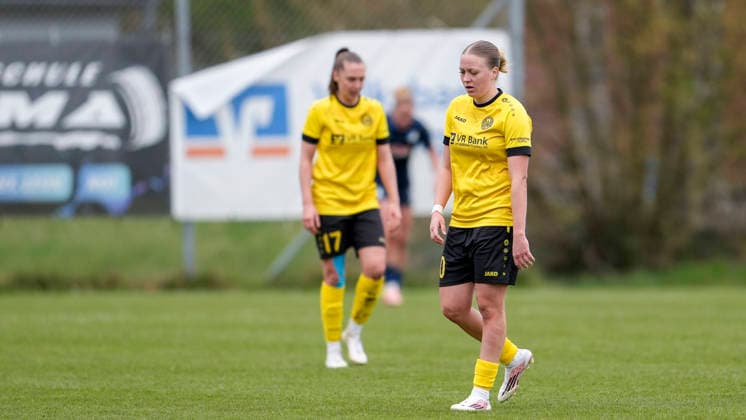 v.li.: Sara Hofmann (Weinberg, 17), Lea Würth (Weinberg, 10), Spielerinnen vom SV 67 Weinberg, enttäuscht schauend, Enttäuschung, Frustration, disappointed, pessimistisch, nach dem Gegentor zum 1:0, Action, Aktion, Spielszene, 29.03.2026, St. Leon-Rot (Deutschland), Fussball, Frauen, Regionalliga Süd, TSG 1899 Hoffenheim U20 - SV 67 Weinberg, 29.03.2026, St. Leon-Rot (Deutschland), Fussball, Frauen, Regionalliga Süd, TSG 1899 Hoffenheim U20 - SV 67 Weinberg, DFB DFL REGULATIONS PROHIBIT ANY USE OF PHOTOGRAPHS AS IMAGE SEQUENCES AND OR QUASI-VIDEO.