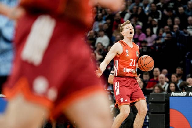 Deutschland: easyCredit BBL, Hauptrunde 2025 26, 22. Spieltag Veolia Towers Hamburg vs FC Bayern München Basketball Barclays Arena (Hamburg): Justus Hollatz (FC Bayern München Basketball, 21), erregt Copyright: xStefanxTrochax