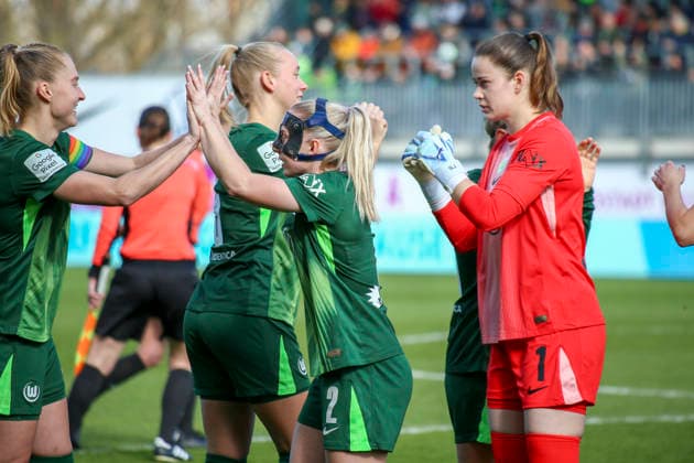 Deutschland: Frauen-Bundesliga 2025 2026, 22. Spieltag - VfL Wolfsburg VS 1. FC Union Berlin - AOK Stadion (Wolfsburg): Freude, Emotionen, Jubel Stina Johannes (VfL Wolfsburg Frauen, 1) Thea Bjelde (VfL Wolfsburg Frauen, 2) Wolfsburg Copyright: xAymanxAlahmedx