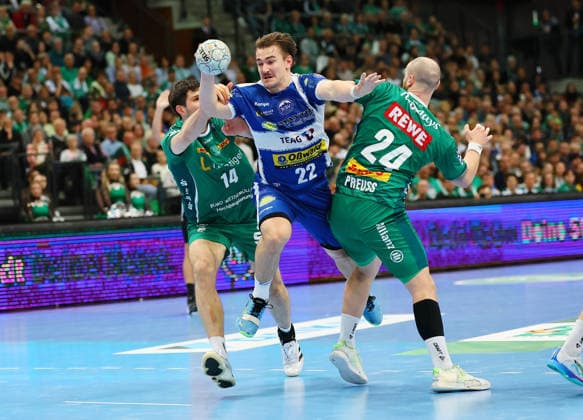 Leipzig, 29.03.2026, QUARTERBACK ARENA, Spieltag 26, Handball Bundesliga , SC DHFK Leipzig vs. ThSV Eisenach , Im Bild v.l.: Marko Mamic (14, Leipzig), Felix Aellen (22, Eisenach) und Moritz Preuss (24, Leipzig) ,