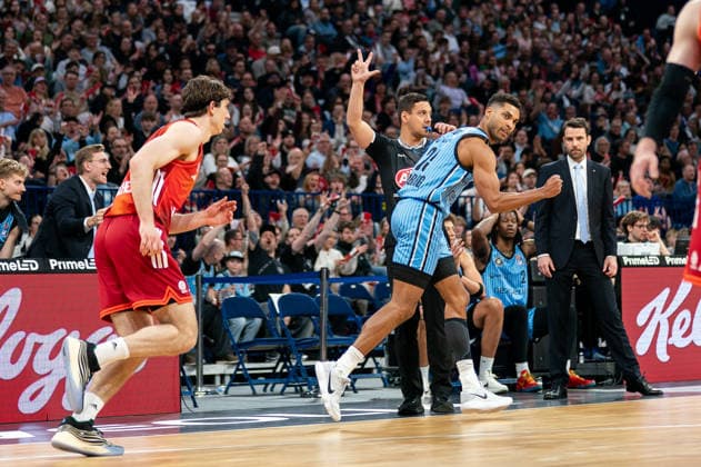 Kenneth Ogbe (Veolia Towers Hamburg, 25) jubelt Jubel, GER, Veolia Towers Hamburg vs FC Bayern Muenchen Basketball, Basketball, Bundesliga, Spieltag 22, Saison 2025 2026, 29.03.2026 GER, Veolia Towers Hamburg vs FC Bayern Muenchen Basketball, Basketball, Bundesliga, Spieltag 22, Saison 2025 2026, 29.03.2026 Hamburg Copyright: xEibner-Pressefoto MaxxVincenx EP_MVN