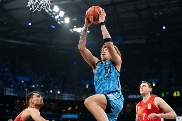 Zacharie Perrin (Veolia Towers Hamburg, 52) beim Dunk, GER, Veolia Towers Hamburg vs FC Bayern Muenchen Basketball, Basketball, Bundesliga, Spieltag 22, Saison 2025 2026, 29.03.2026 GER, Veolia Towers Hamburg vs FC Bayern Muenchen Basketball, Basketball, Bundesliga, Spieltag 22, Saison 2025 2026, 29.03.2026 Hamburg Copyright: xEibner-Pressefoto MaxxVincenx EP_MVN